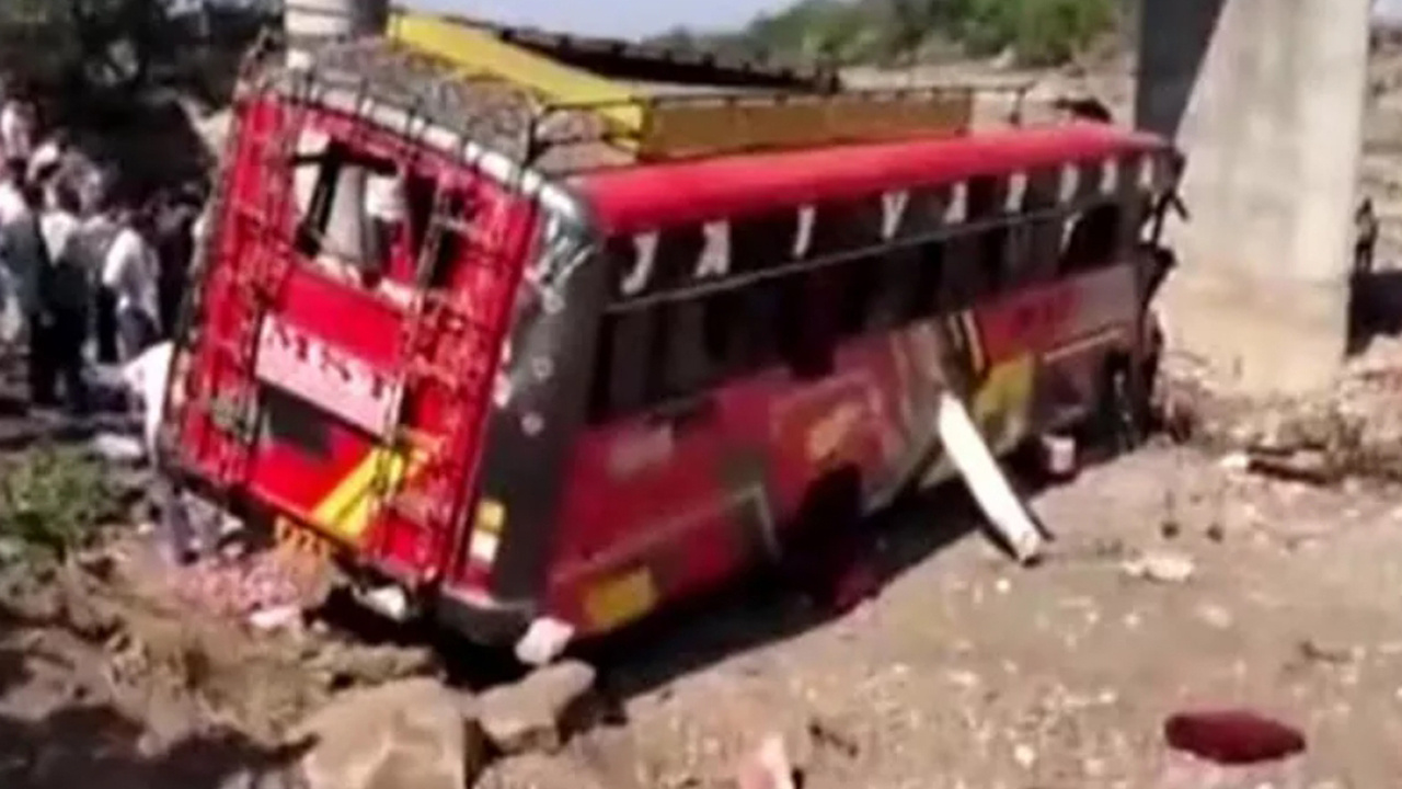 Hindistan’da feci kaza! Otobüs köprüden uçtu: Çok sayıda ölü var!