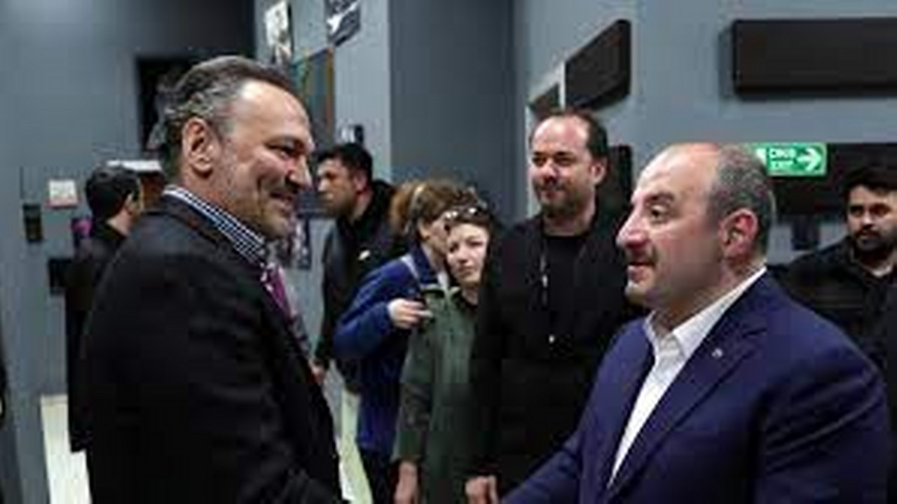 Bakan Varank Bursa'da Güldür Güldür Show'un gösterisini izledi