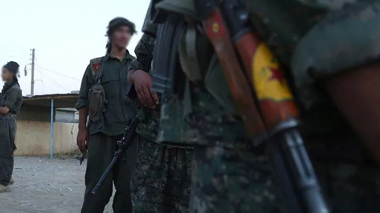 Deyrizor'da halk terör örgütü PKK/YPG'yi protesto etti