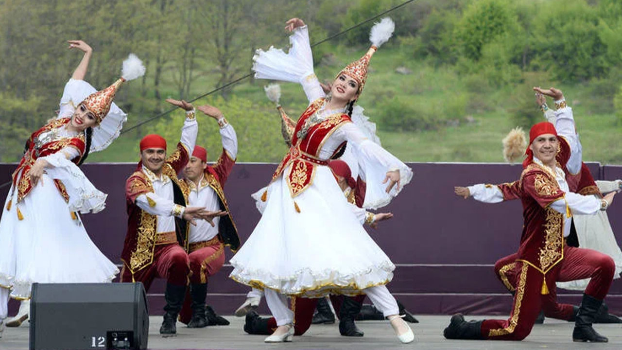 Karabağ Şuşa'da "Harıbülbül" müzik festivali başladı