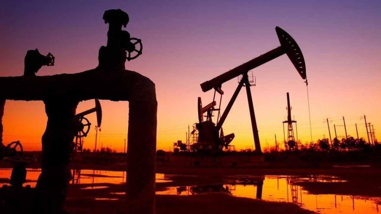 Brent petrolün varil fiyatı 77,06 dolar