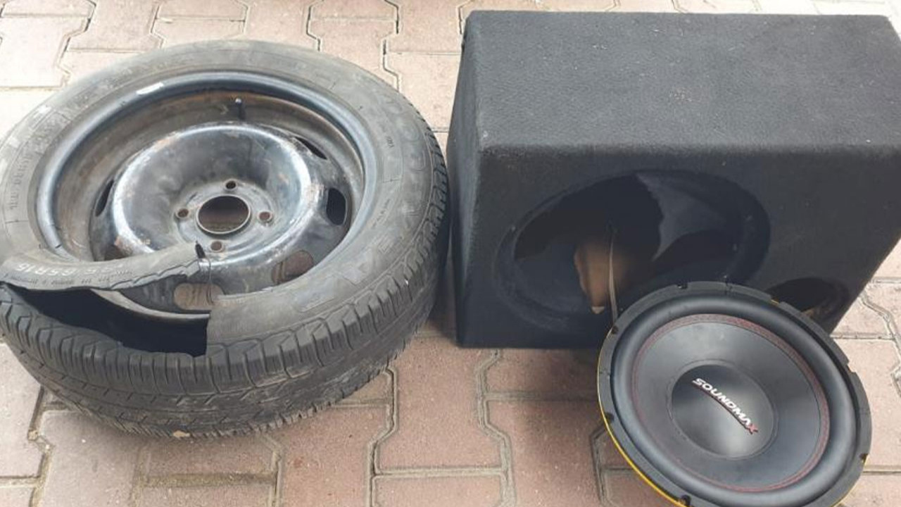 Adana'da otomobilin ses sisteminden kilolarca esrar çıktı