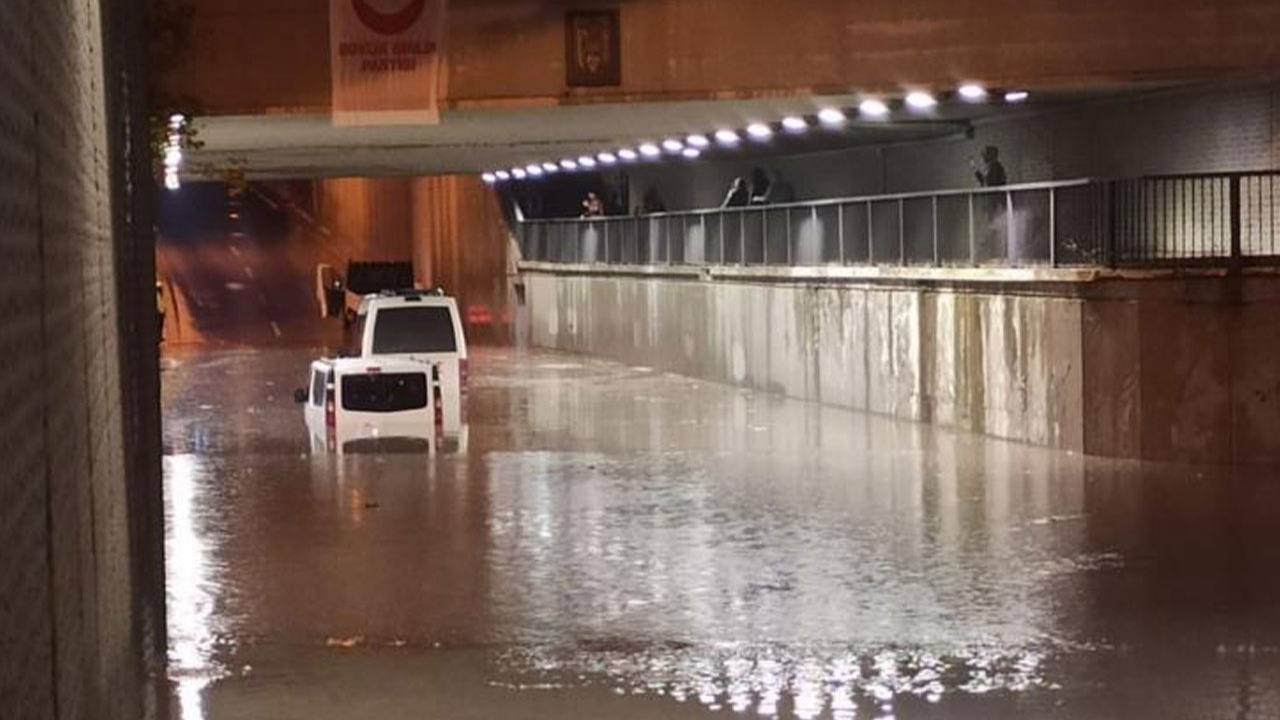 Başkent Ankara'da sağanak yağış ve dolu etkili oldu
