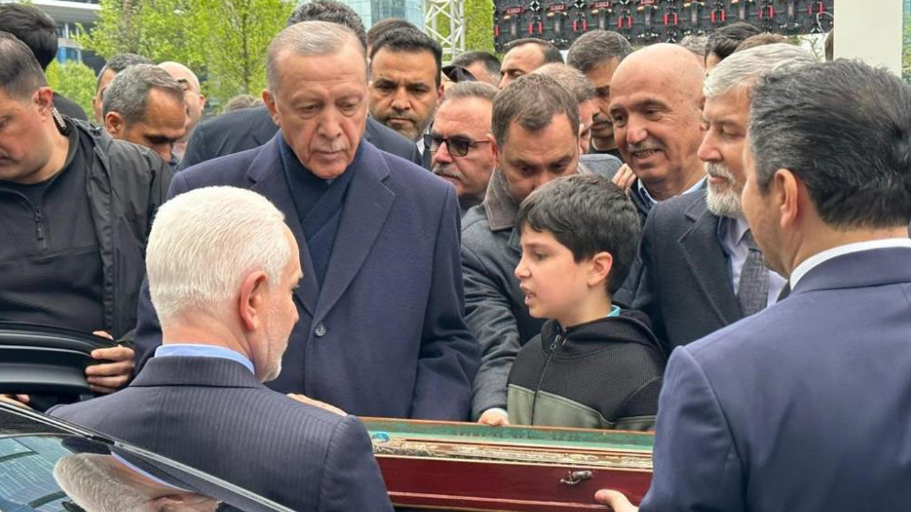 Azerbaycanlı demir ustasından Cumhurbaşkanı Erdoğan’a 'Zafer Kılıcı' hediyesi