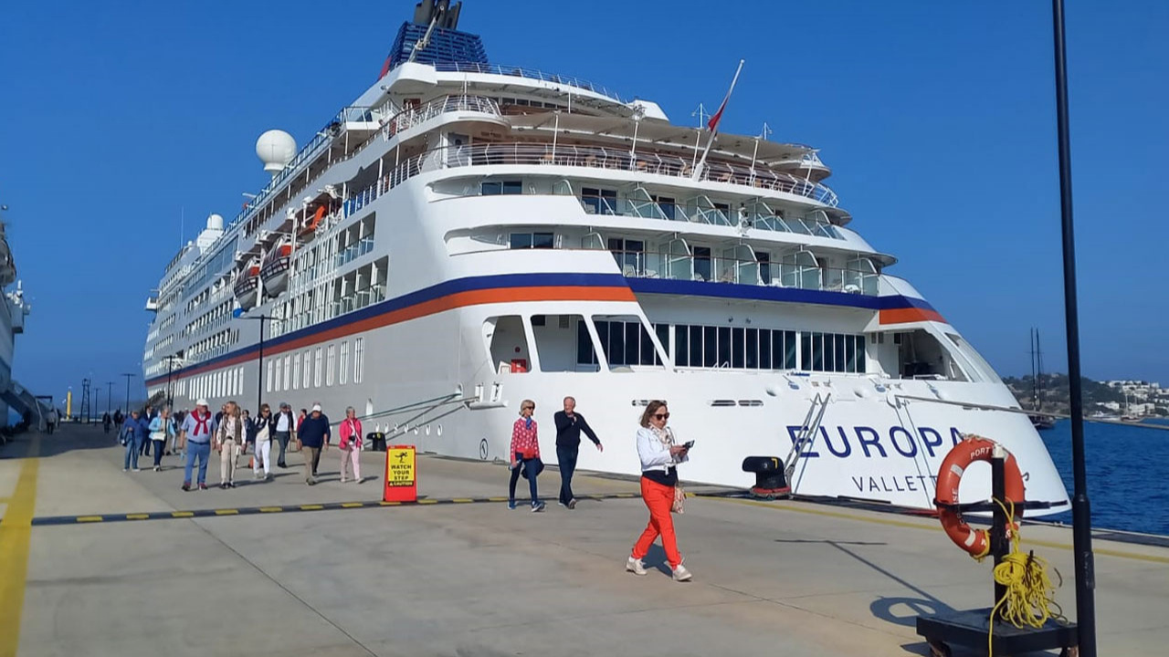Kruvaziyer gemi "Europa" ile Bodrum'a 343 turist geldi