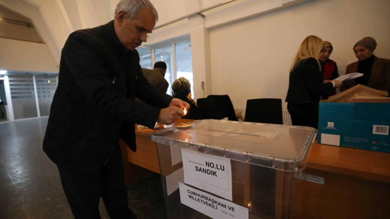 Erzurum ve Kars'ta oy kullanılacak okullarda hazırlıklar tamamlandı
