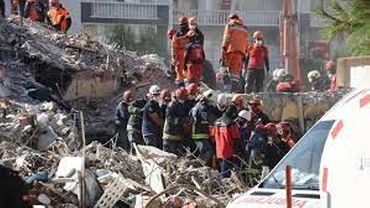 İzmir depreminde yıkılan bina için belediye görevlilerine de ceza istendi