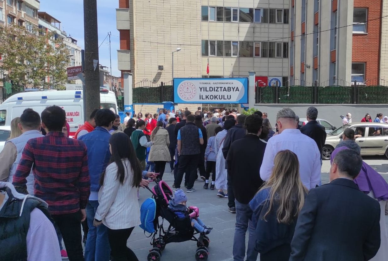 İstanbul'daki okullarda oy kullanma yoğunluğu sürüyor