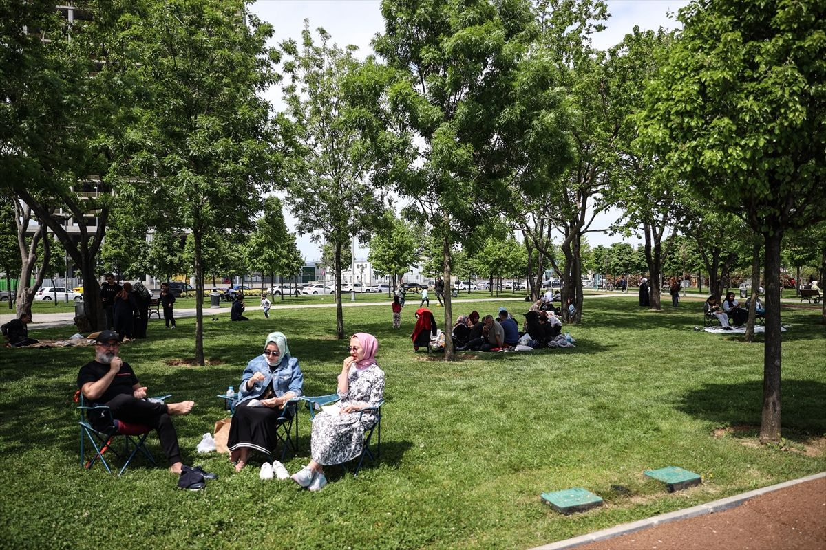 İstanbullular oy verdikten sonra kendini parklara attı