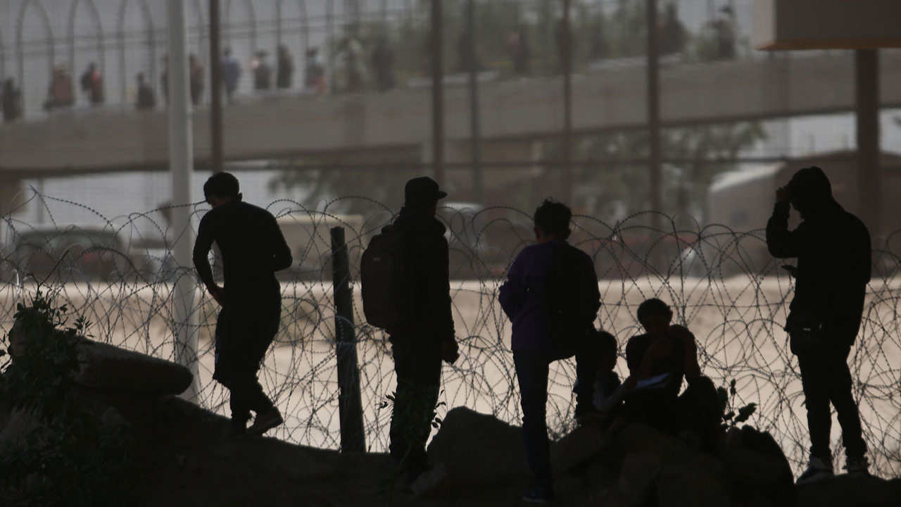 ABD-Meksika sınırında binlerce kişi hâlâ bekliyor