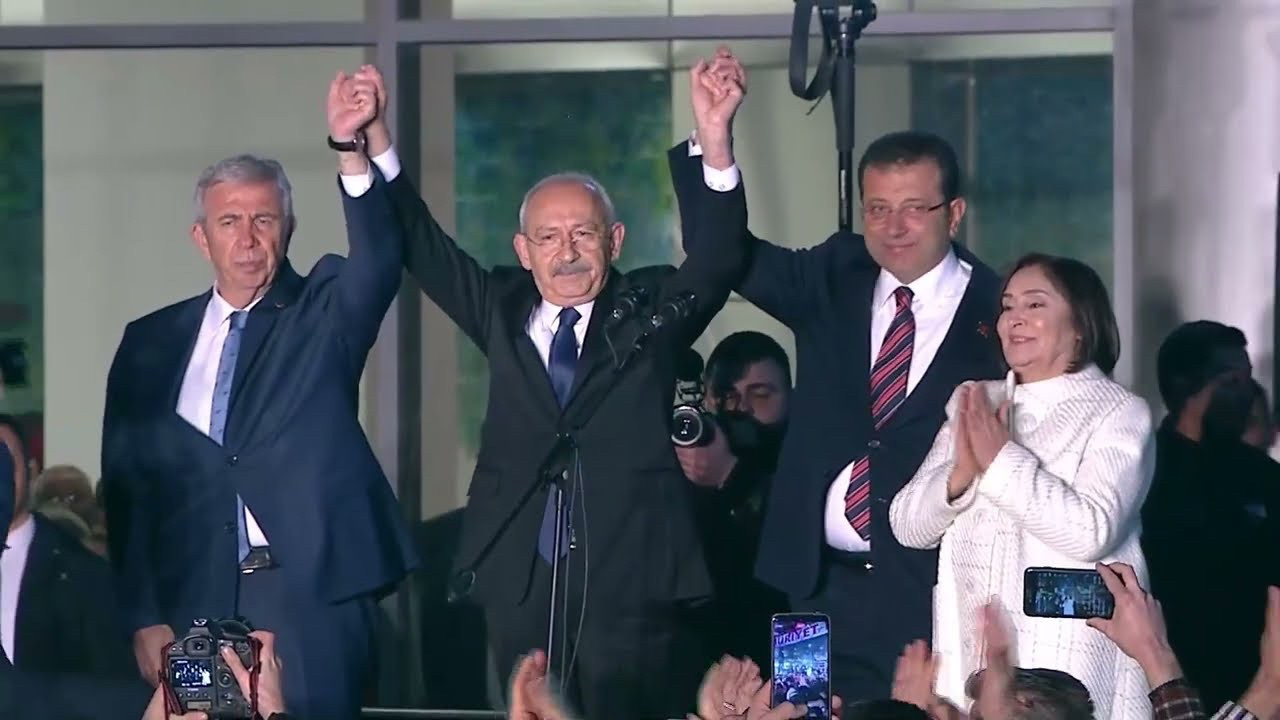 Cumhurbaşkanı adayı ve CHP Genel Başkanı Kılıçdaroğlu, partisinin genel merkezine geçti