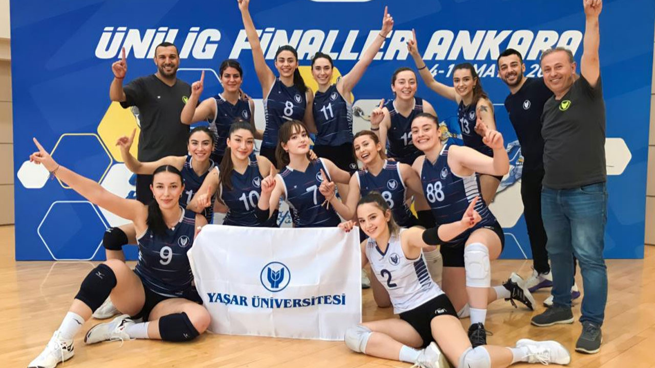 Yaşar Üniversitesi Kadın Voleybol Takımı Süper Lig'e yükseldi