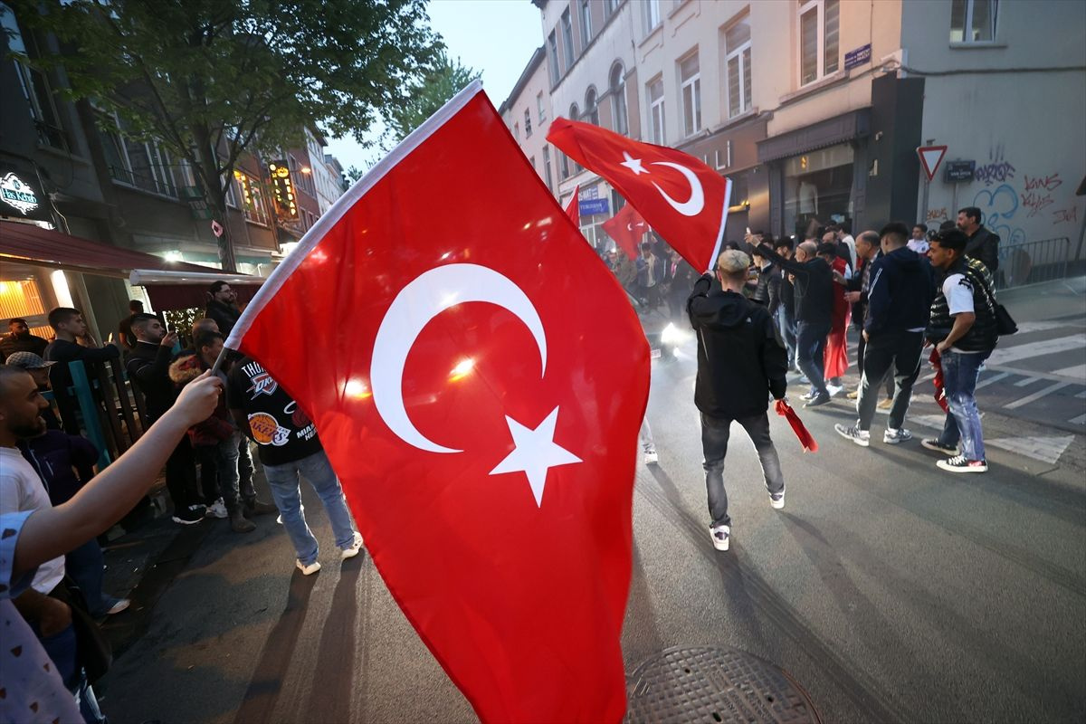 Belçika'da Türklerin seçim heyecanı sokaklara taştı