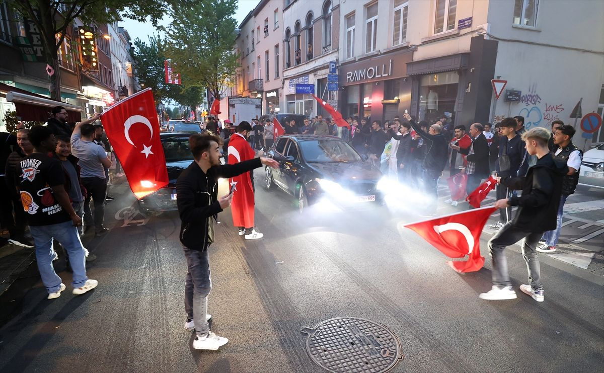 Belçika'da Türklerin seçim heyecanı sokaklara taştı