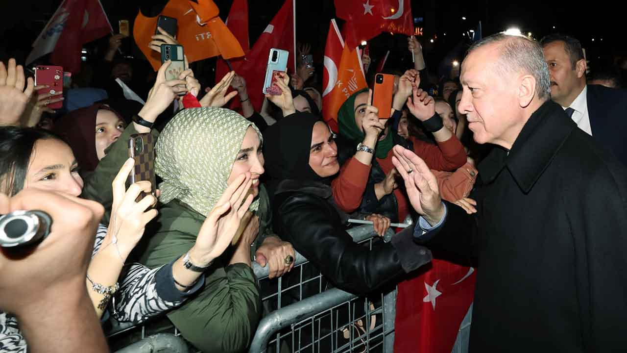 Cumhurbaşkanı Erdoğan'a vatandaşlardan coşkulu karşılama