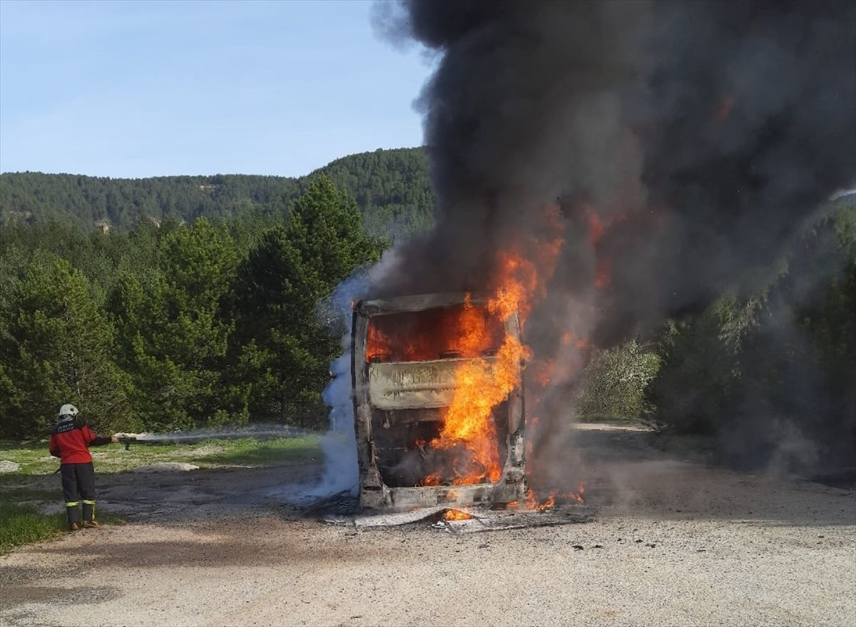 Bolu'da büyük panik! Yolcu otobüsü alev alev yandı!