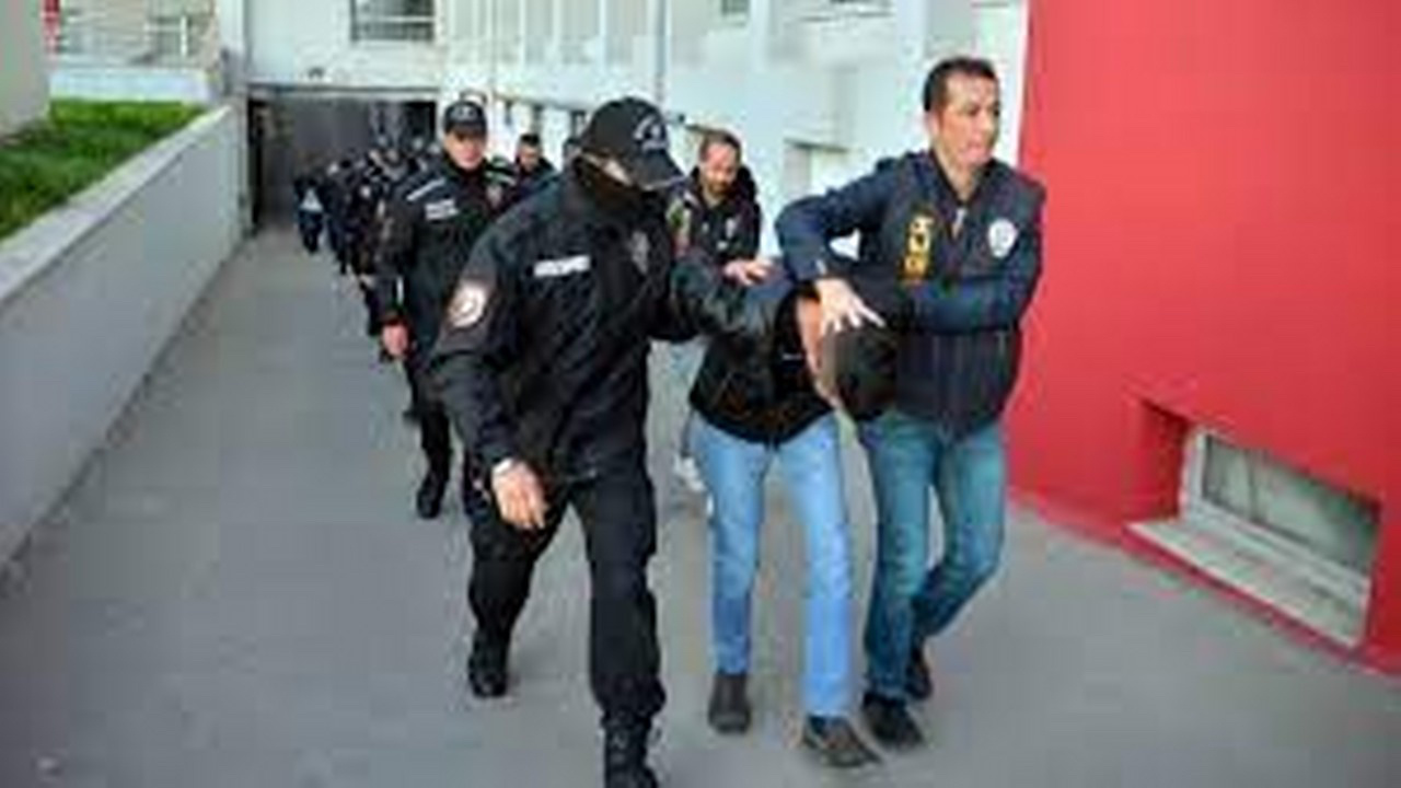 Adana'da araç satma bahanesiyle dolandırıcılığa 7 tutuklama