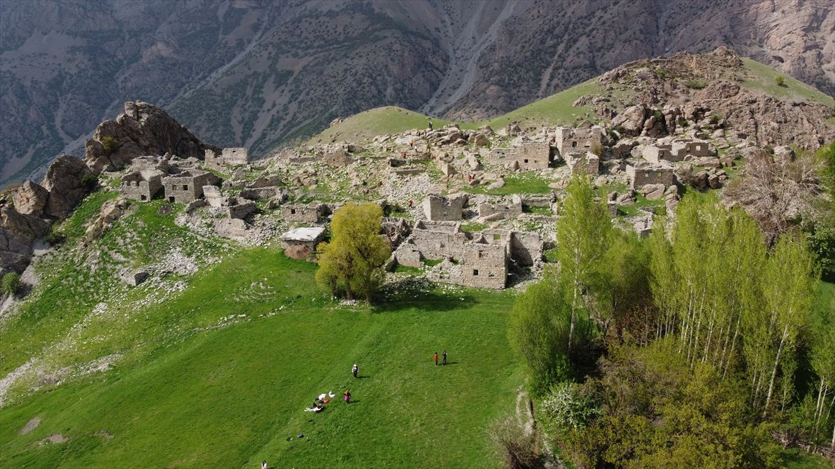 Van'da PKK'dan temizlenen bölgeler doğaseverlerin yeni rotası oldu