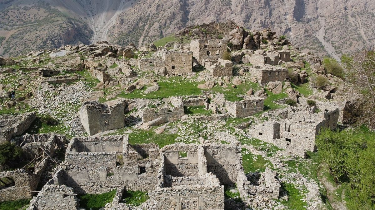 Van'da PKK'dan temizlenen bölgeler doğaseverlerin yeni rotası oldu