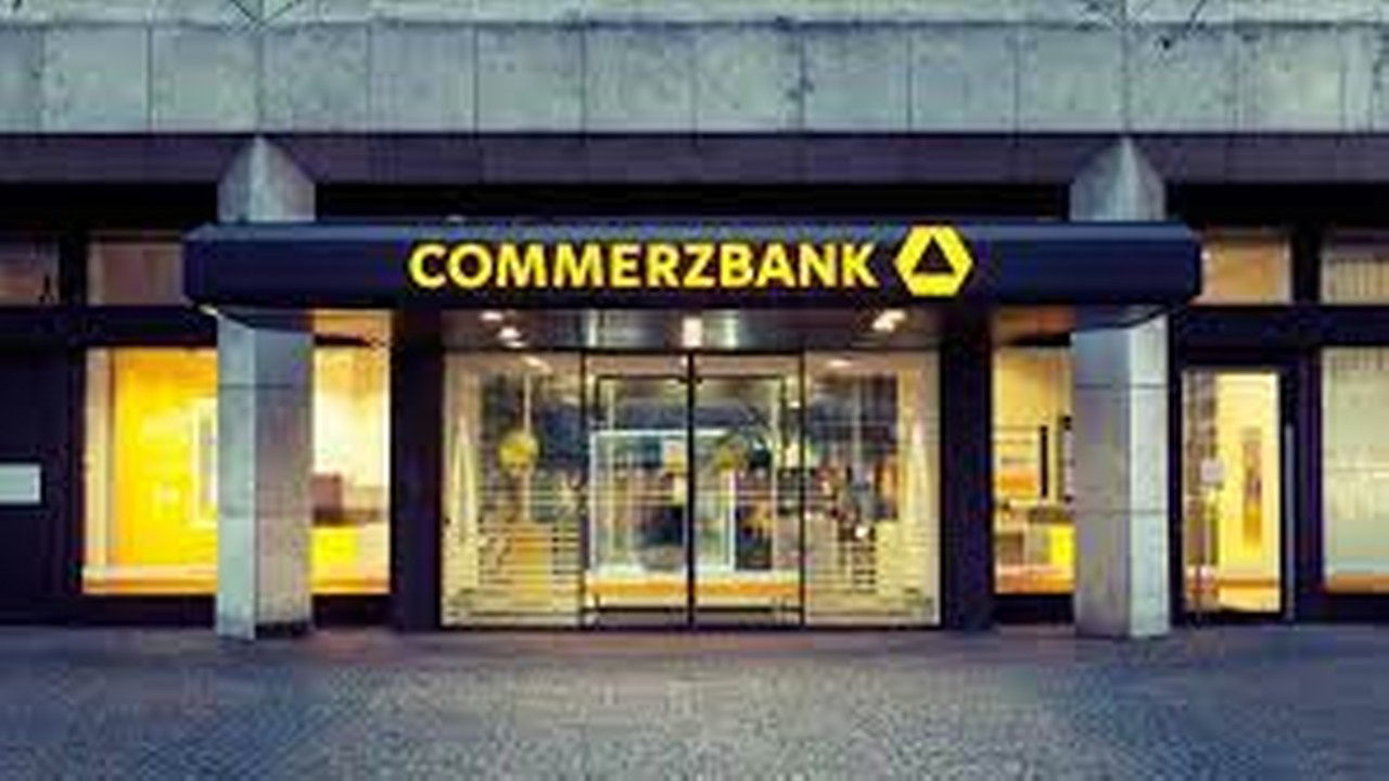 Alman Commerzbank, yüksek faiz oranlarıyla ilk çeyrekte karını ikiye katladı