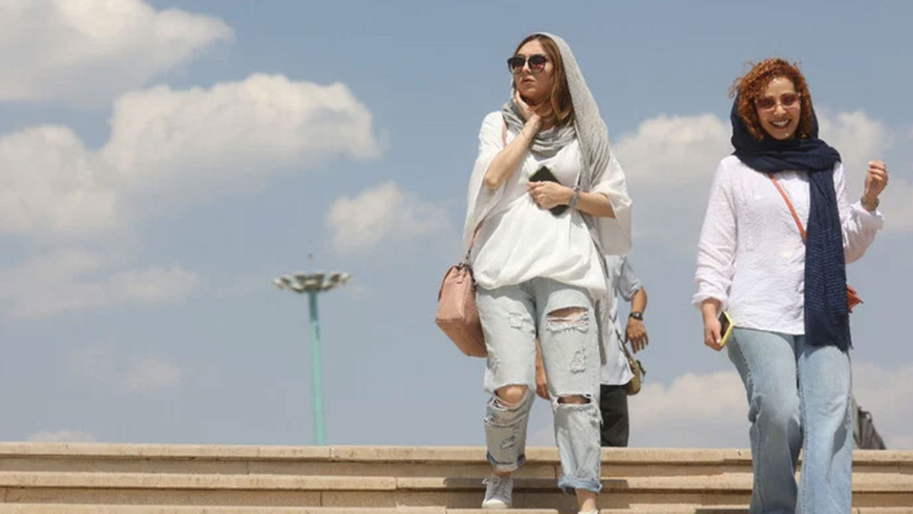 İran'da evlenmek isteyenler için eş bulma merkezleri açıldı