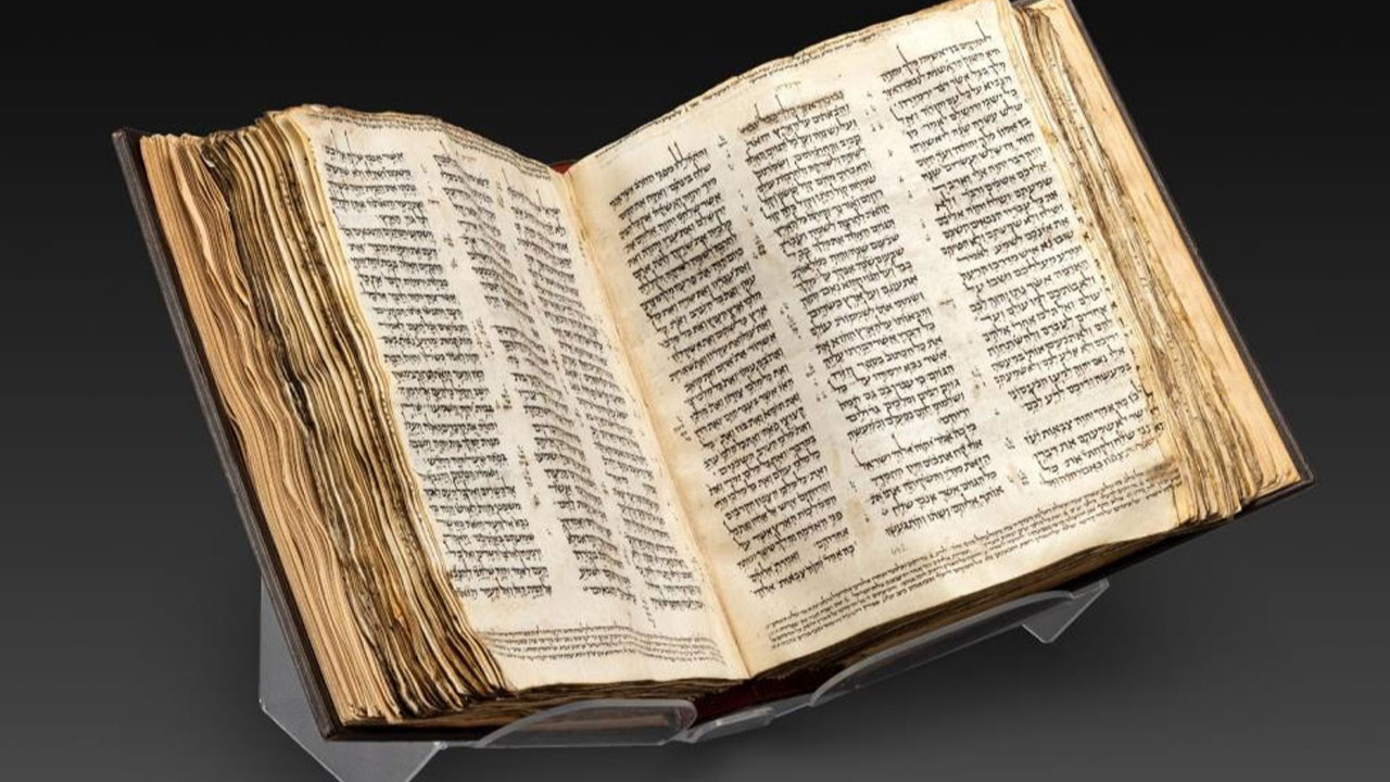 Dünyanın en eski ve en eksiksiz İbranice İncil'i "ucuza" gitti!