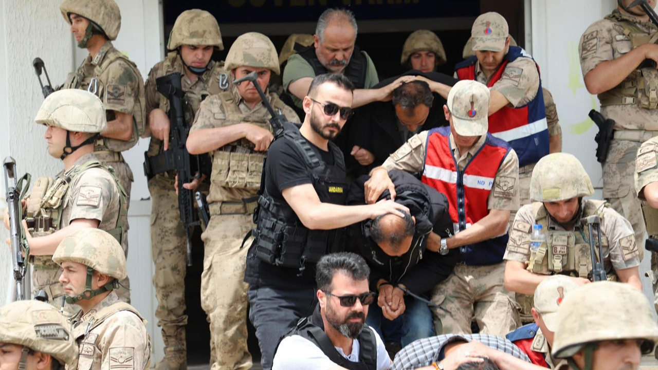 Mardin'de jandarma kıyafeti giyip, Irak uyruklu kişileri yağmaladılar!