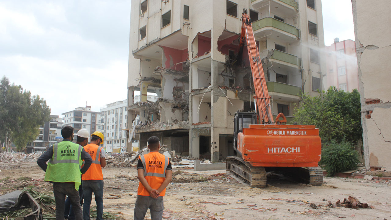 Osmaniye'de 10 bin ağır hasarlı bina 90 günde yıkılacak