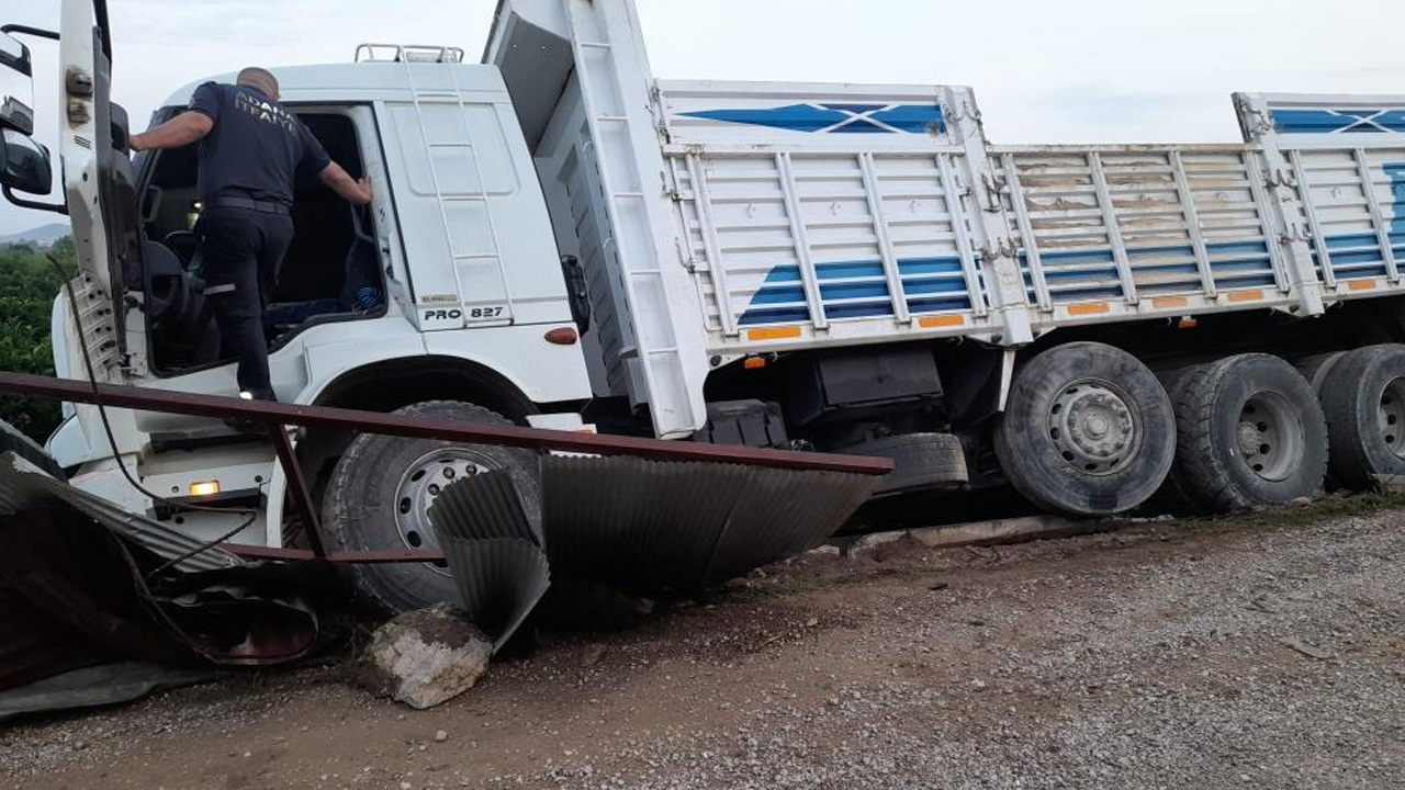 Adana'da kamyon sürücüsü direksiyon başında ölü bulundu