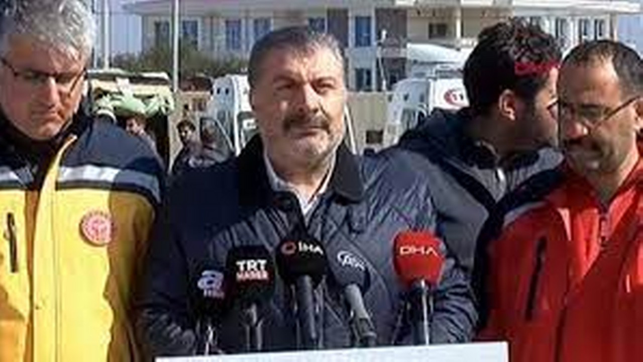 Sağlık Bakanı Fahrettin Koca, Hatay'da konteyner kentte konuştu: