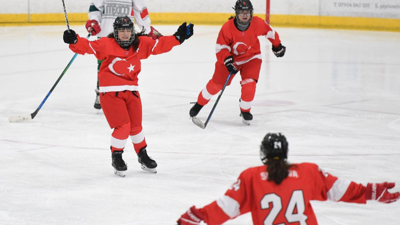 Buz hokeyinde U18 Kadın Milli Takımı, 2024 Kış Gençlik Olimpiyatları'na katılacak