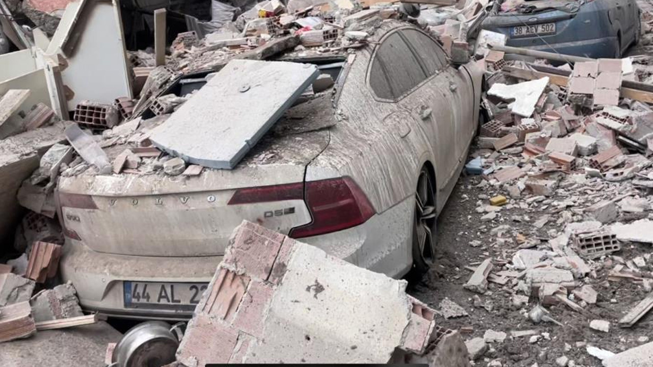 Depremde Malatya'da hepsi hurdaya döndü; 245 aracın piyasa değerine bakın...