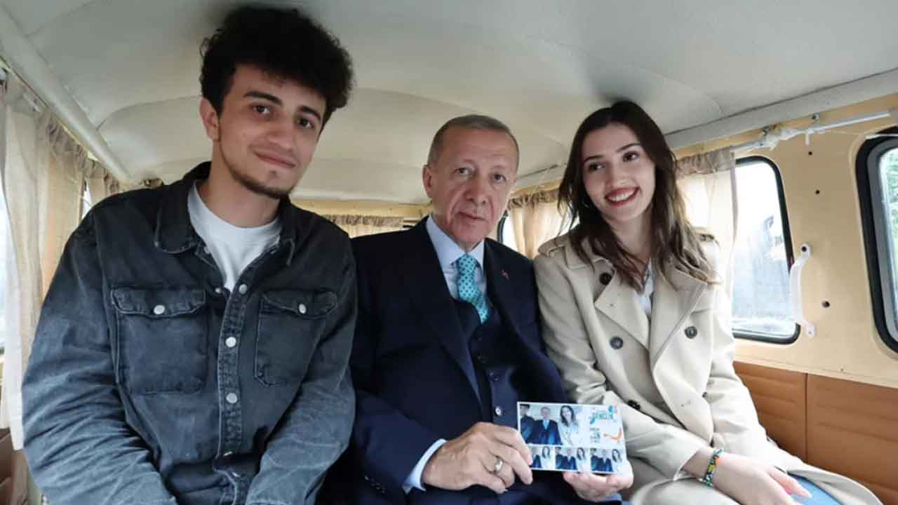 Kamera arkası görüntüleri de paylaşıldı! Erdoğan'ın gençlerle buluşmasında renkli anlar