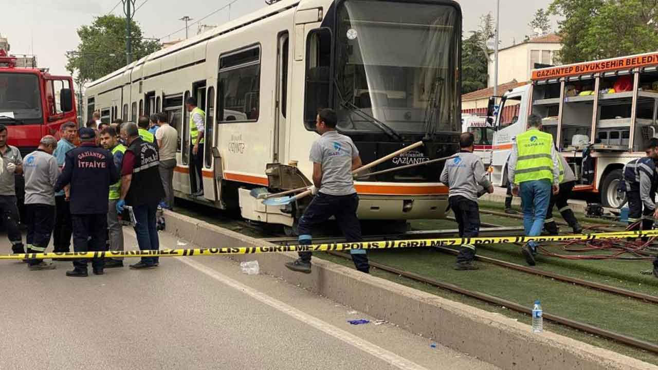 Gaziantep'te gencin feci ölümü: Çöp atmaya giderken tramvayın altında kaldı!