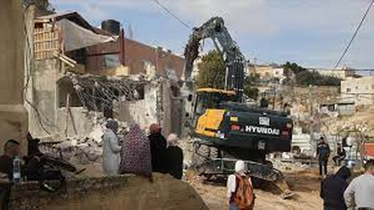 İsrail ordusu Batı Şeria'da 4 Filistinliyi yaraladı, bir evi patlayıcılarla yıktı