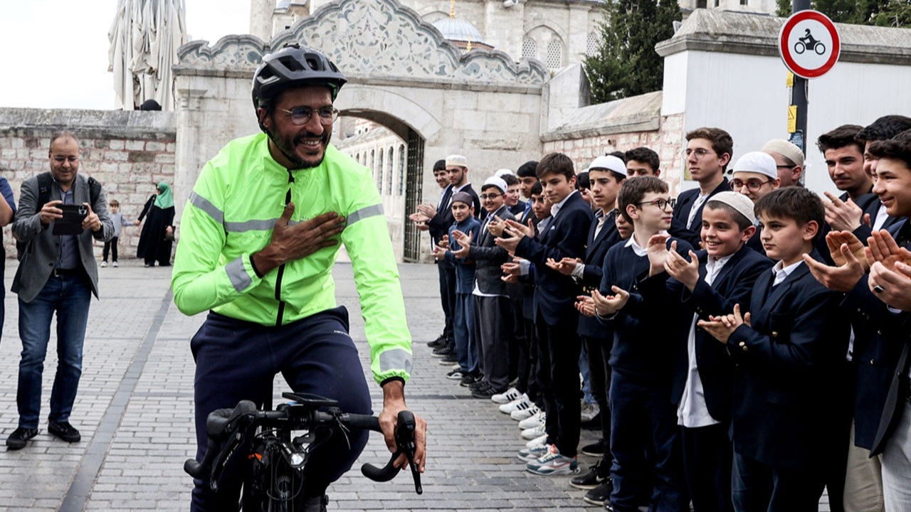 Bisikletle hacca gidiyor! Fransa'dan yola çıktı, İstanbul'a ulaştı!