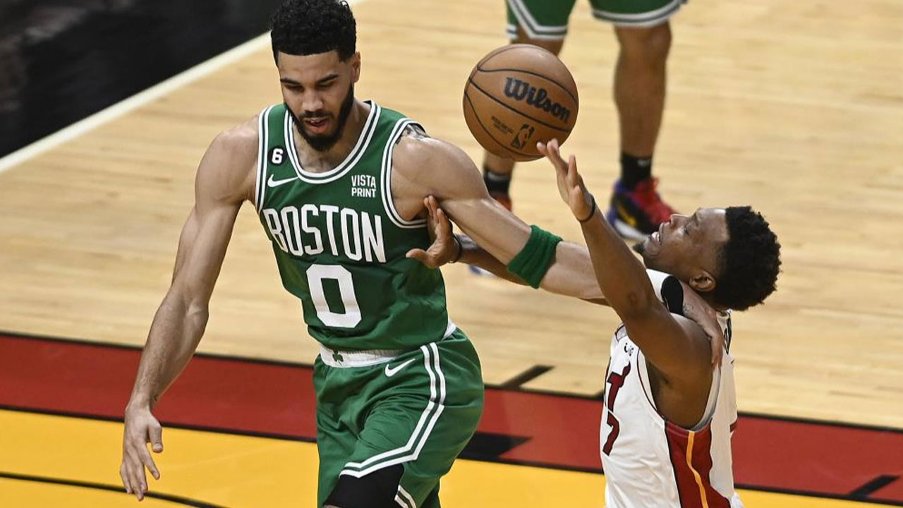 NBA'de Boston Celtics, Miami Heat karşısında ilk galibiyetini aldı