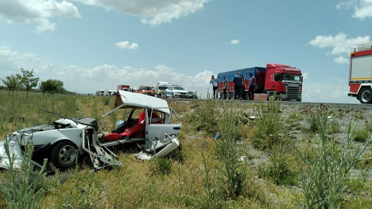 Konya’da otomobil tıra çarptı: 1 kişi hayatını kaybetti