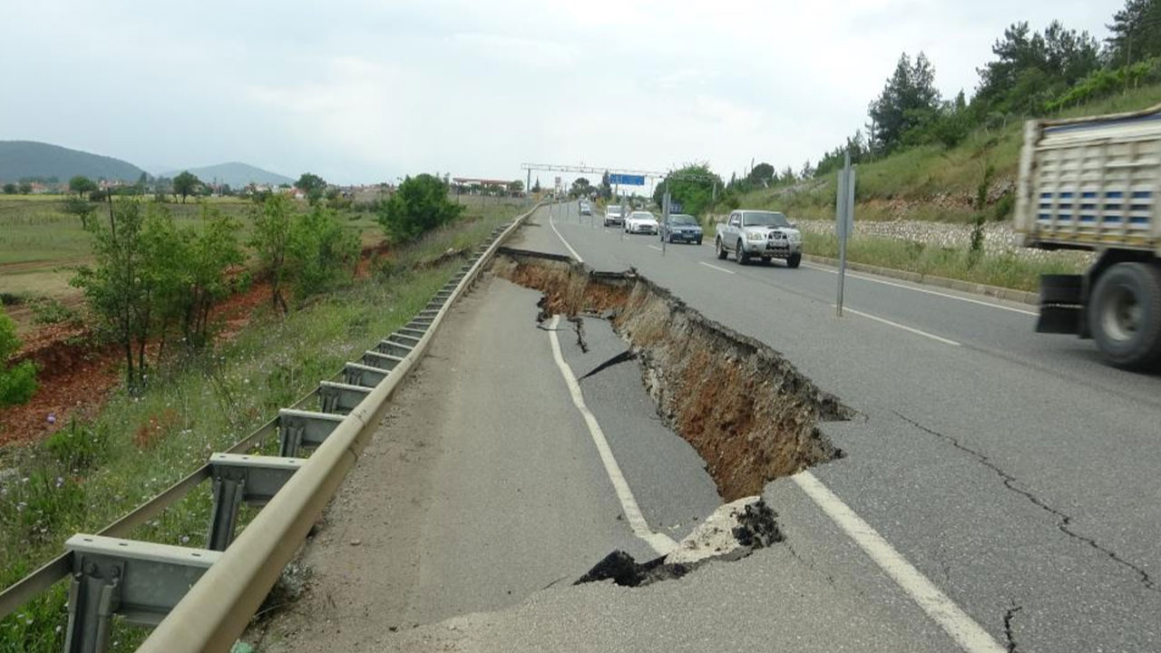 Muğla'da Mayıs yağışları nedeniyle yollar çöktü!
