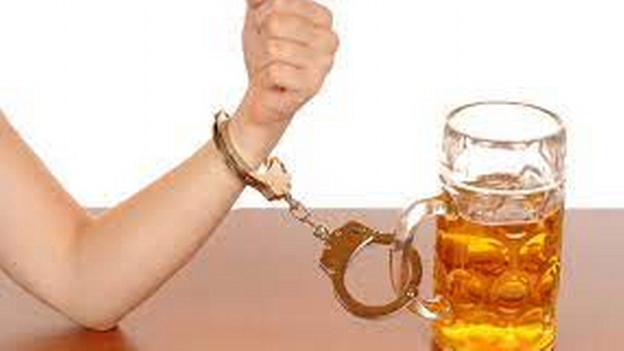 Yüksek oranda alkol tüketimi ileri yaşlarda kas kütlesi kaybına yol açıyor