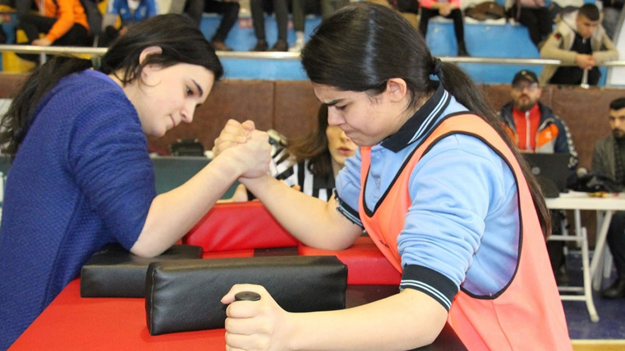 Okul Sporları Bilek Güreşi Gençler Türkiye Şampiyonası tamamlandı