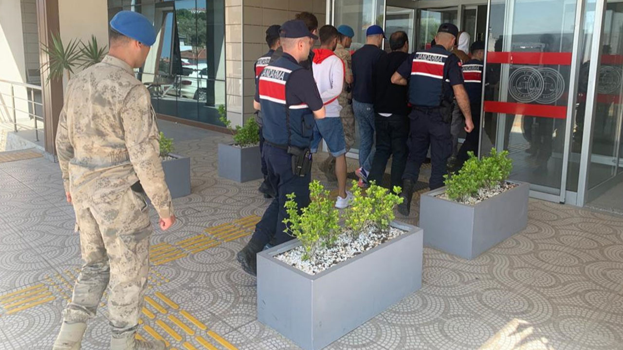İzmir'de sosyal medyadan terör propagandası suçlamasıyla 11 kişi yakalandı