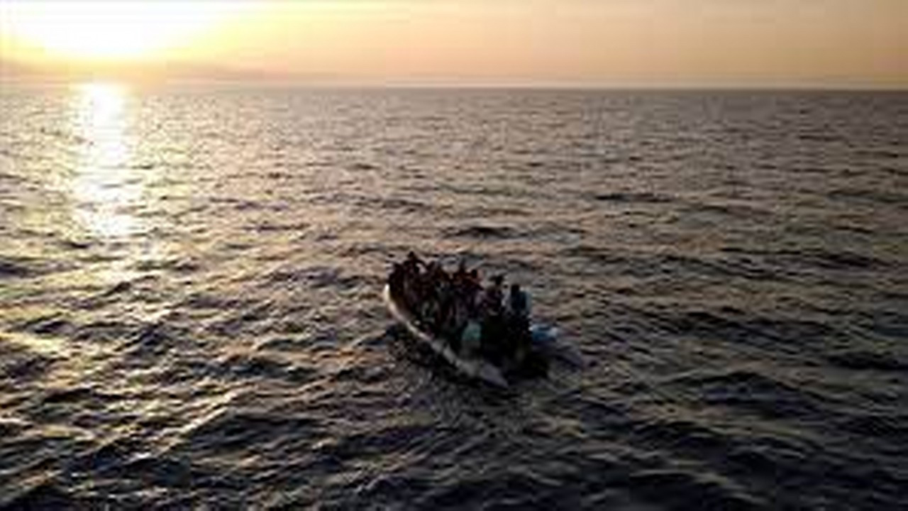 Akdeniz'de yaklaşık 500 düzensiz göçmeni taşıyan tekneden haber alınamıyor