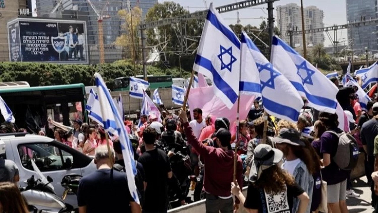 İsrail'de muhalefet, hükümet karşıtı kitlesel protestoları canlandırmayı değerlendiriyor
