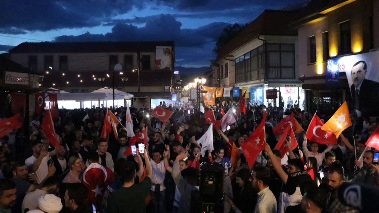 Cumhurbaşkanı Erdoğan'ın seçim başarısı Kuzey Makedonya'da coşkuyla kutlandı