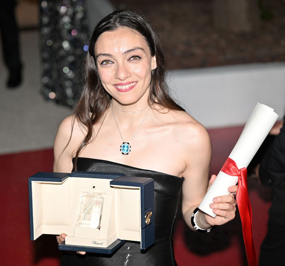 Merve Dizdar Cannes Film Festivali'ne 'En İyi Kadın Oyuncu' ödülü aldı! Merve Dizdar'ın konuşması olay oldu