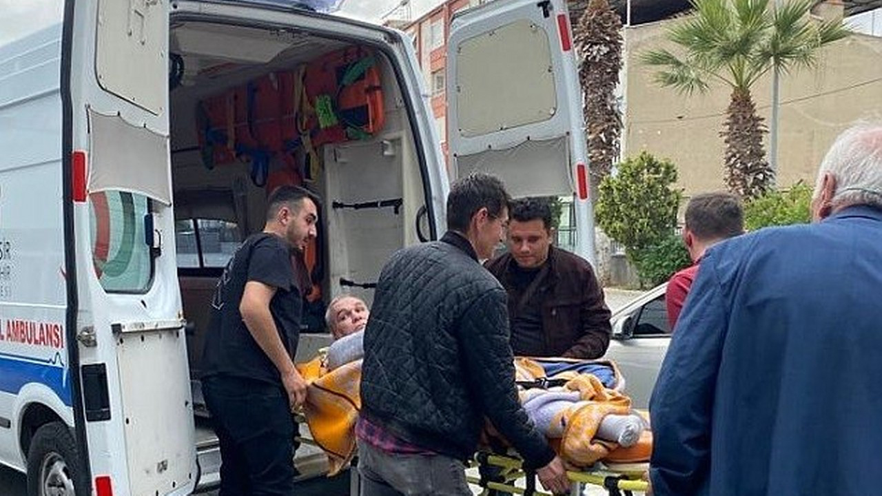 Edirne ve Kırklareli'nde bazı vatandaşlar oy kullanacakları okullara ambulansla geldi