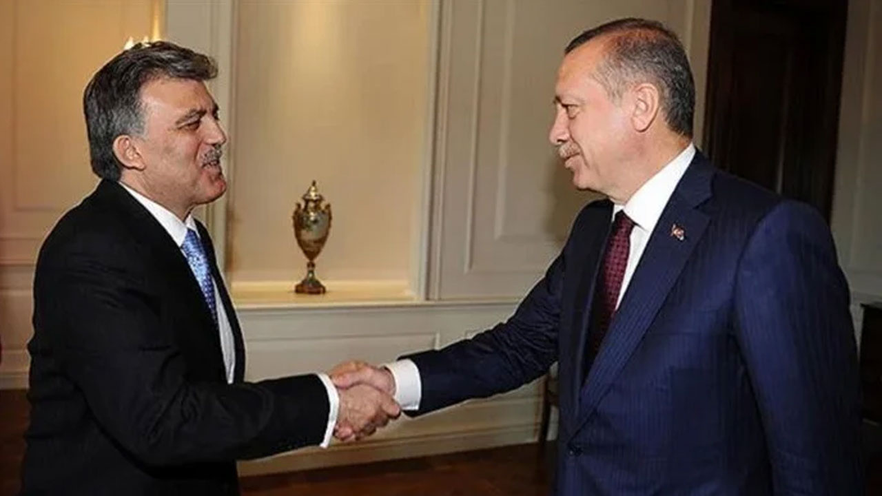 Abdullah Gül'den Cumhurbaşkanı Erdoğan'a tebrik
