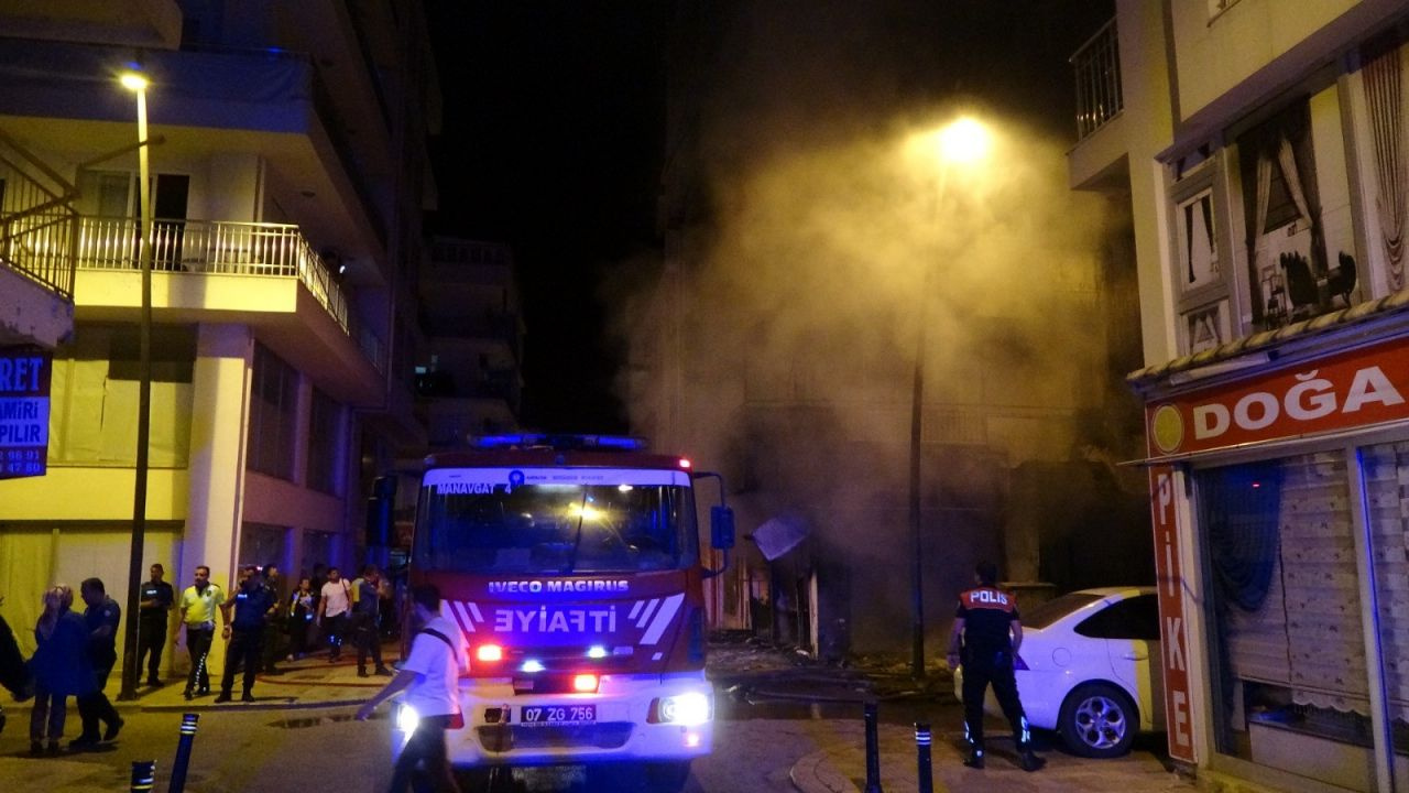 Antalya'da 5 katlı binada can pazarı! Üst katlarda 13 kişi dumandan zehirlendi!