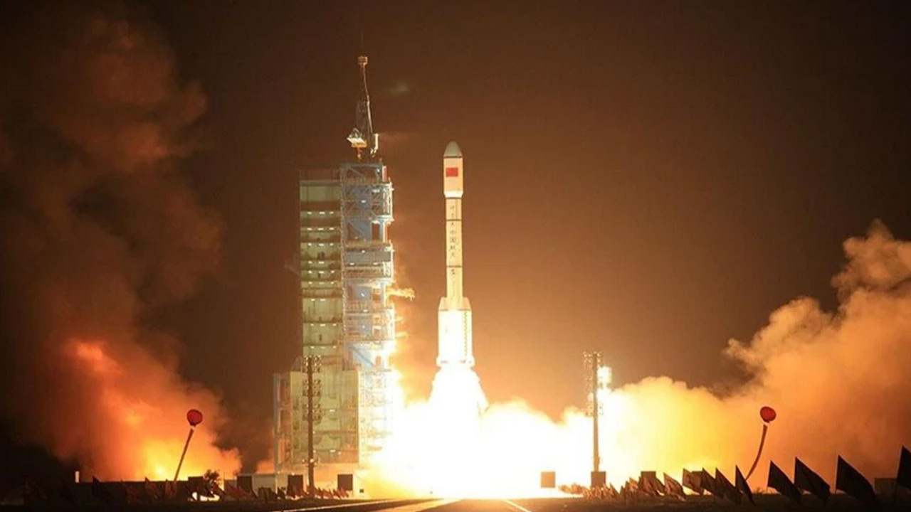 Çin, 2030'a dek Ay'a ayak basmayı hedefliyor